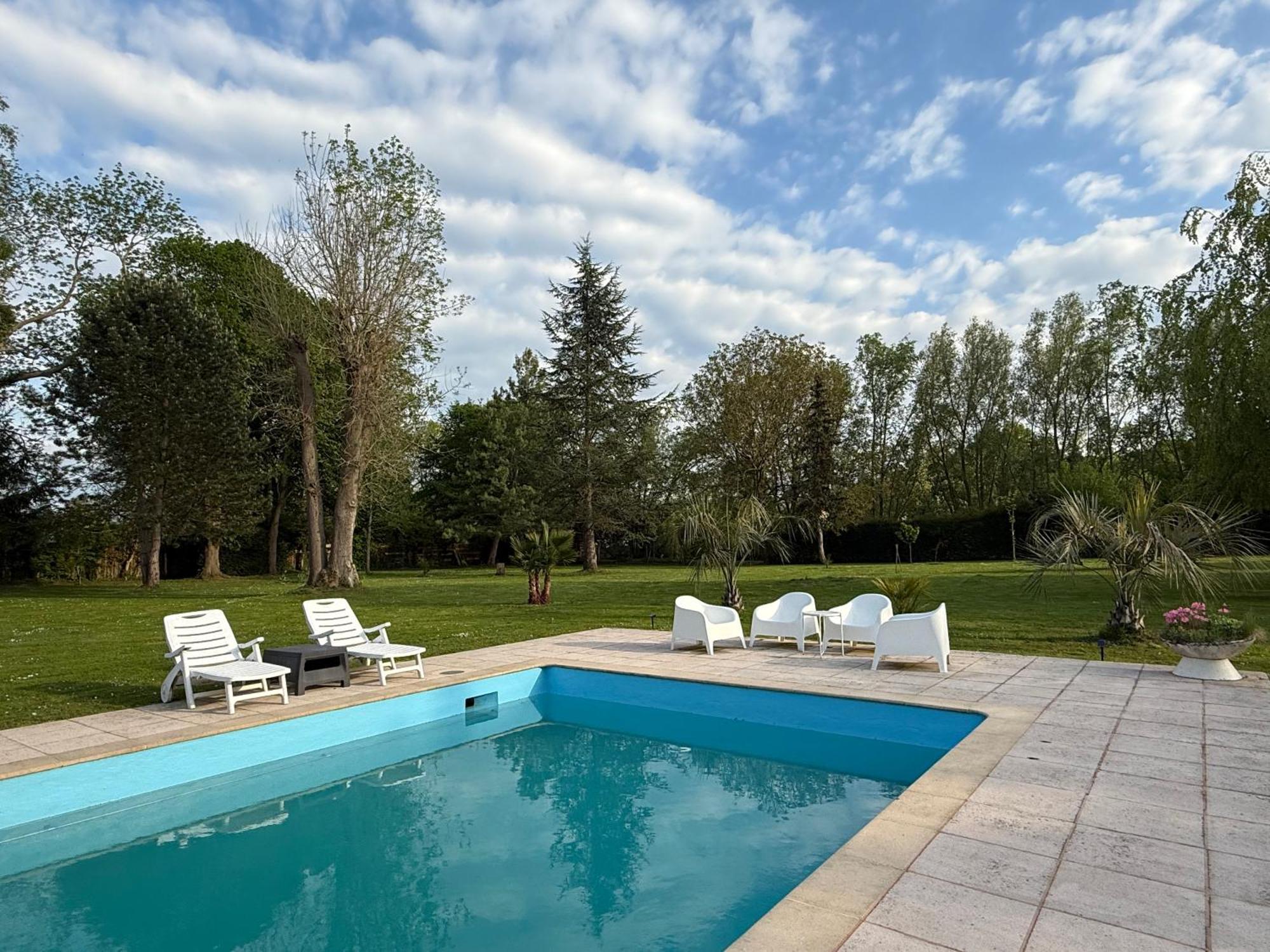 Appartement Familial Au Bord De La Marne, Jardin 8000M2, Piscine, Court De Tennis, Terrasse, Parking Gratuit Proche Disneyland Isles-lès-Villenoy Exterior foto